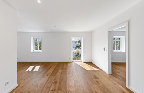 Immobilie in 3400 Niederösterreich - Klosterneuburg: Perfekt für Zwei! Helle 2-Zimmer Dachgeschosswohnung mit sonnigem Balkon