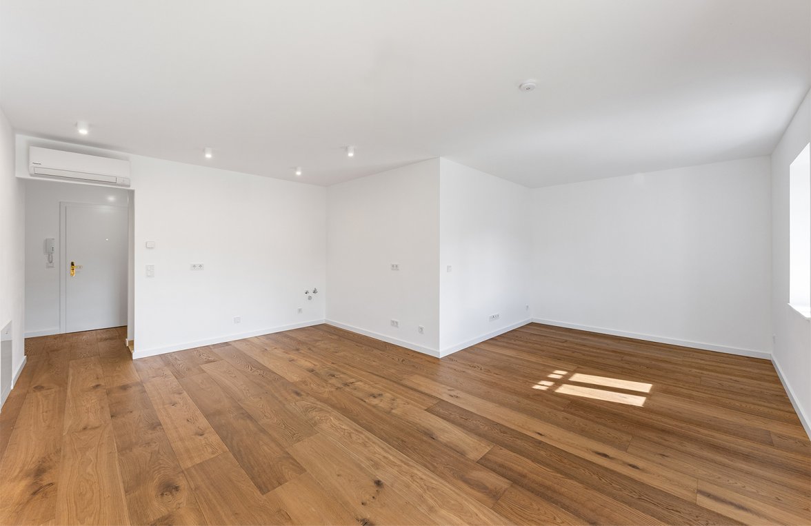 Property in 3400 Niederösterreich - Klosterneuburg: Perfect for two! Bright 2-room attic apartment with sunny balcony - picture 1