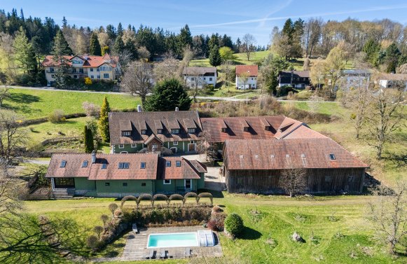 Immobilie in 3052 Wienerwald: Landjuwel im Wienerwald: Anwesen auf 37,5 Hektar mit Pool und Naturteich