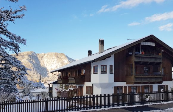 Property in 83457 Bayern - Bayerisch Gmain: Unique investment opportunity with potential for value appreciation
