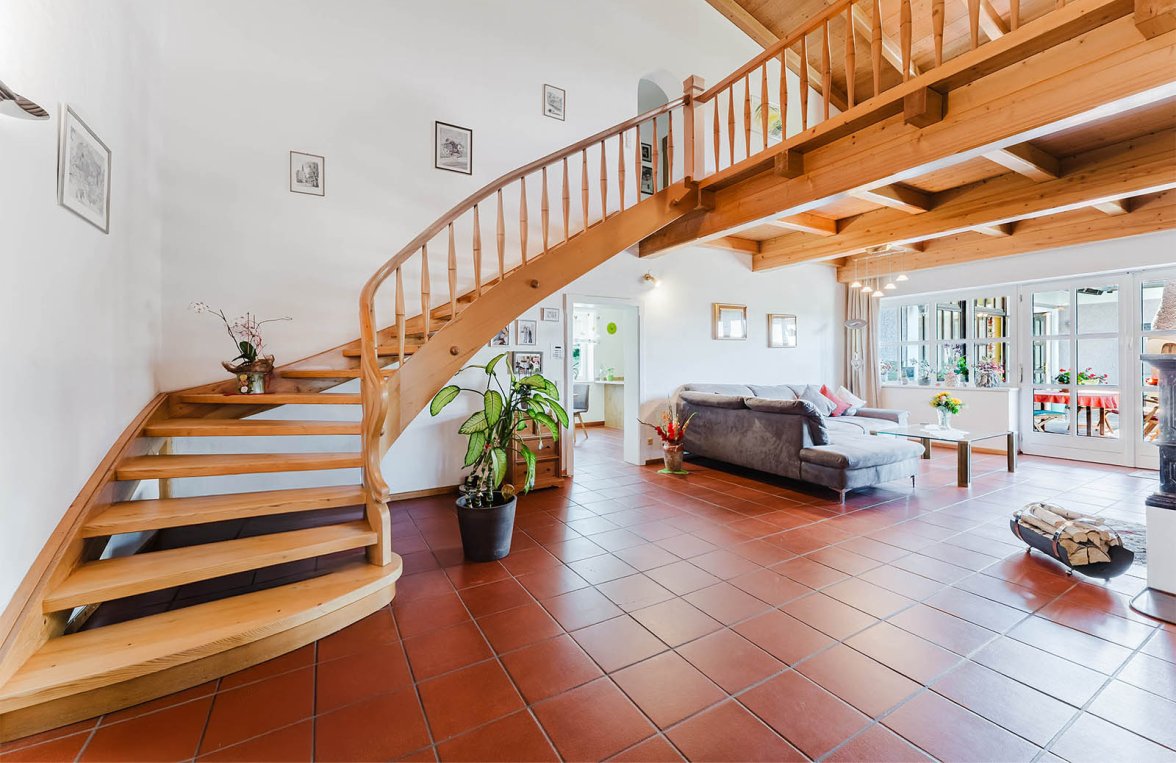 Immobilie in 5230 Innviertel - Mattighofen: Raumwunder! Familienhaus mit Wellnessbereich und Platz für Ihre Visionen - bild 3