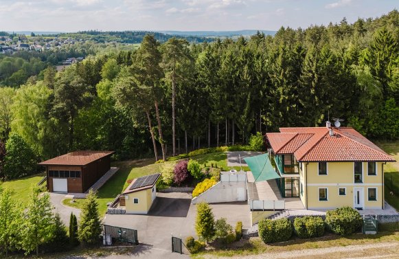 Immobilie in 5271 Oberösterreich - Innviertel - Kobernausserwald : Familiendomizil am ruhigen Waldesrand im grünen Innviertel