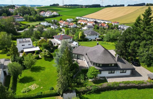 Immobilie in 4911 Stadtrand Ried im Innkreis - Tumeltsham: Gediegene Grosszügigkeit! Unternehmervilla mit Weitblick in Tumeltsham