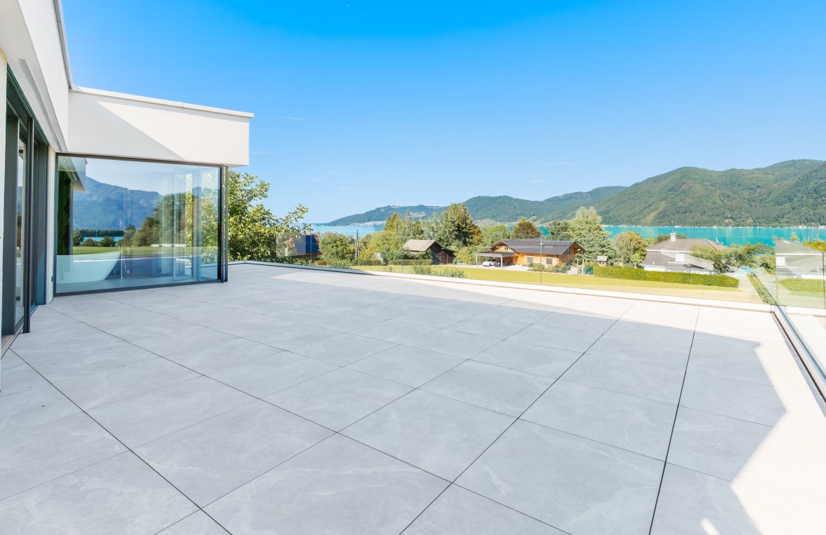Immobilie in 4865  Salzkammergut - Attersee: Atterseeblick! Exklusive Dachterrassenwohnung mit weitläufiger Sonnenterrasse - bild 2