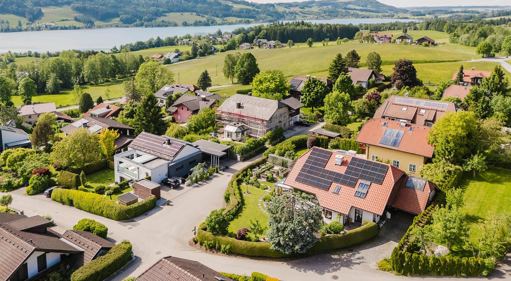 Immobilie in 4893 Oberösterreich - Irrsee - Zell am Moos: Geborgenheit mit Ausblick – Zeitloses Wohnen am Irrsee - bild 1