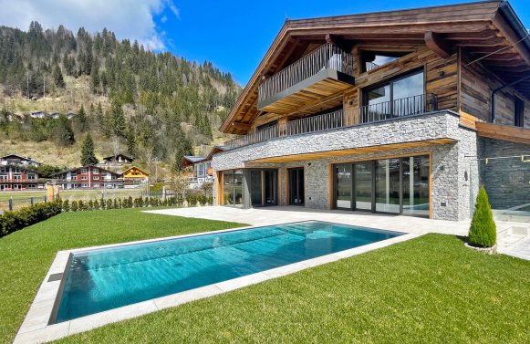 Immobilie in 5700 Salzburg - Pinzgau - Zell am See: Neubau-Chalet im Ski-Gebiet Zell am See - Kaprun mit Blick auf das Kitzsteinhorn