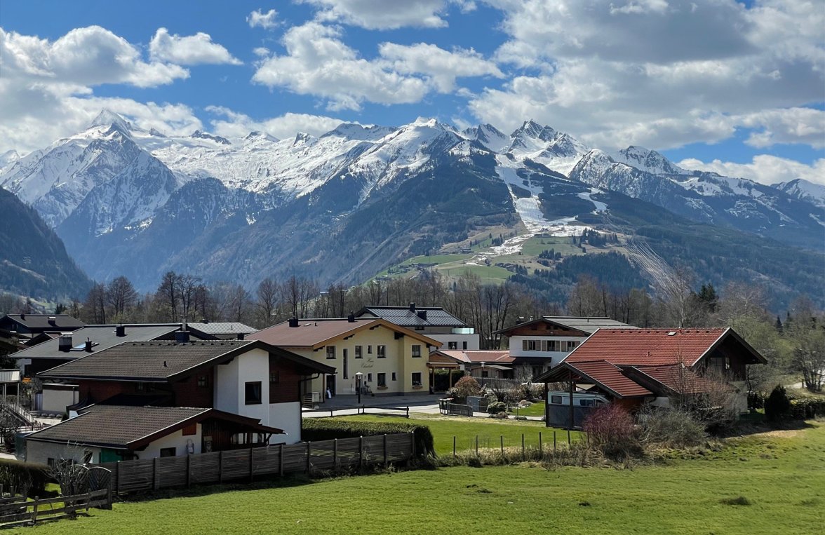 Property in 5700 Salzburg - Pinzgau - Zell am See: New-build chalet in the Zell am See - Kaprun ski area with Kitzsteinhorn views - picture 3