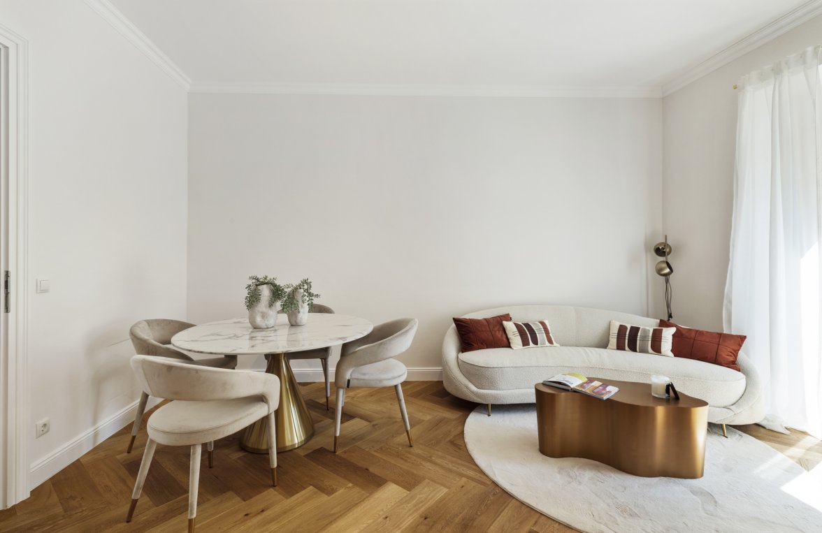 Property in 1090 Wien, 9. Bezirk: Near Liechtenstein Park: Wonderfully renovated apartment in old building  - picture 1