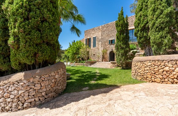 Immobilie in 07669 Mallorca - Calogne: Historische Finca in Alleinlage zwischen Calonge und Cas Concos
