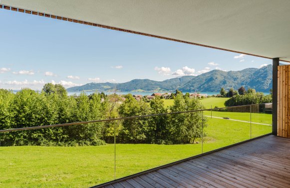 Immobilie in 4865 Salzkammergut - Attersee - Parschallen am Attersee: Augenweide am Wasser! Dachgeschosswohnung am zauberhaften Attersee