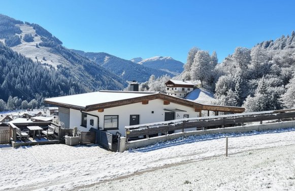 Immobilie in 5752 Salzburg - Nähe Saalbach-Hinterglemm: Modernes Einfamilienhaus in Skiliftnähe