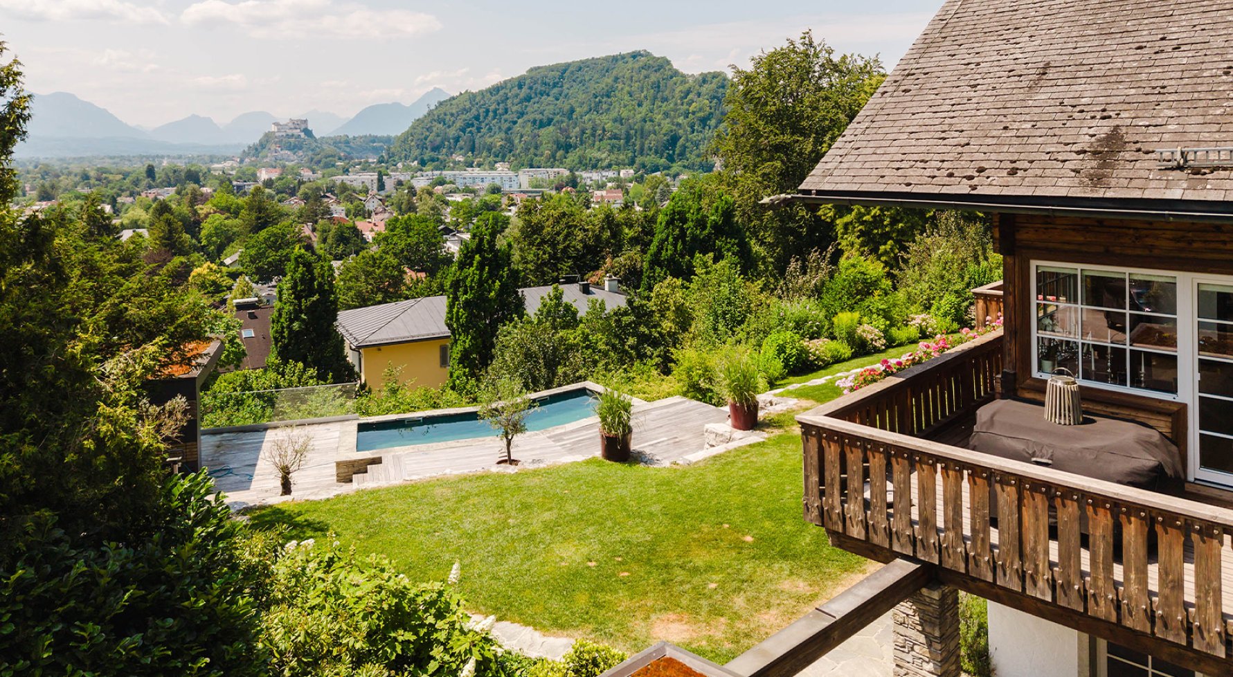 Immobilie in 5020 Salzburg - am Fuße des Kühbergs: Exklusives Ensemble am Kühberg: Panoramablick über die Stadt Salzburg - bild 1