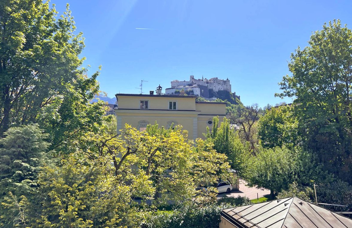 Immobilie in 5020 Salzburg - Altstadt: Ihr Logenplatz mit Festungsblick! Altbau Belle Etage in einer Ceconi-Villa - bild 1