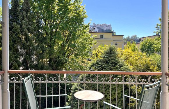 Immobilie in 5020 Salzburg - Altstadt: Ihr Logenplatz mit Festungsblick! Altbau Belle Etage in einer Ceconi-Villa