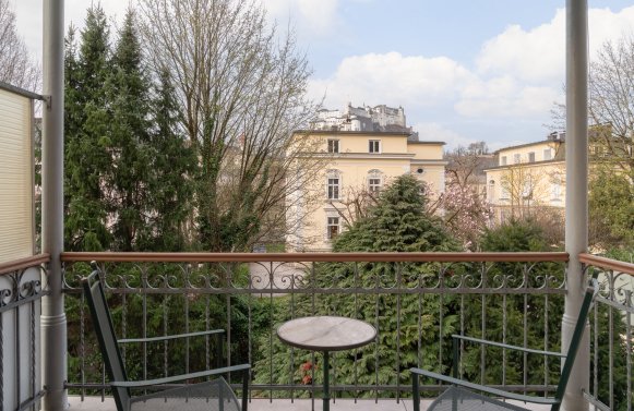 Immobilie in 5020 Salzburg - Altstadt: Ihr Logenplatz mit Festungsblick! Altbau Belle Etage in einer Ceconi-Villa