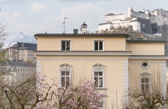 Immobilie in 5020 Salzburg - Altstadt: Ihr Logenplatz mit Festungsblick! Altbau Belle Etage in einer Ceconi-Villa
