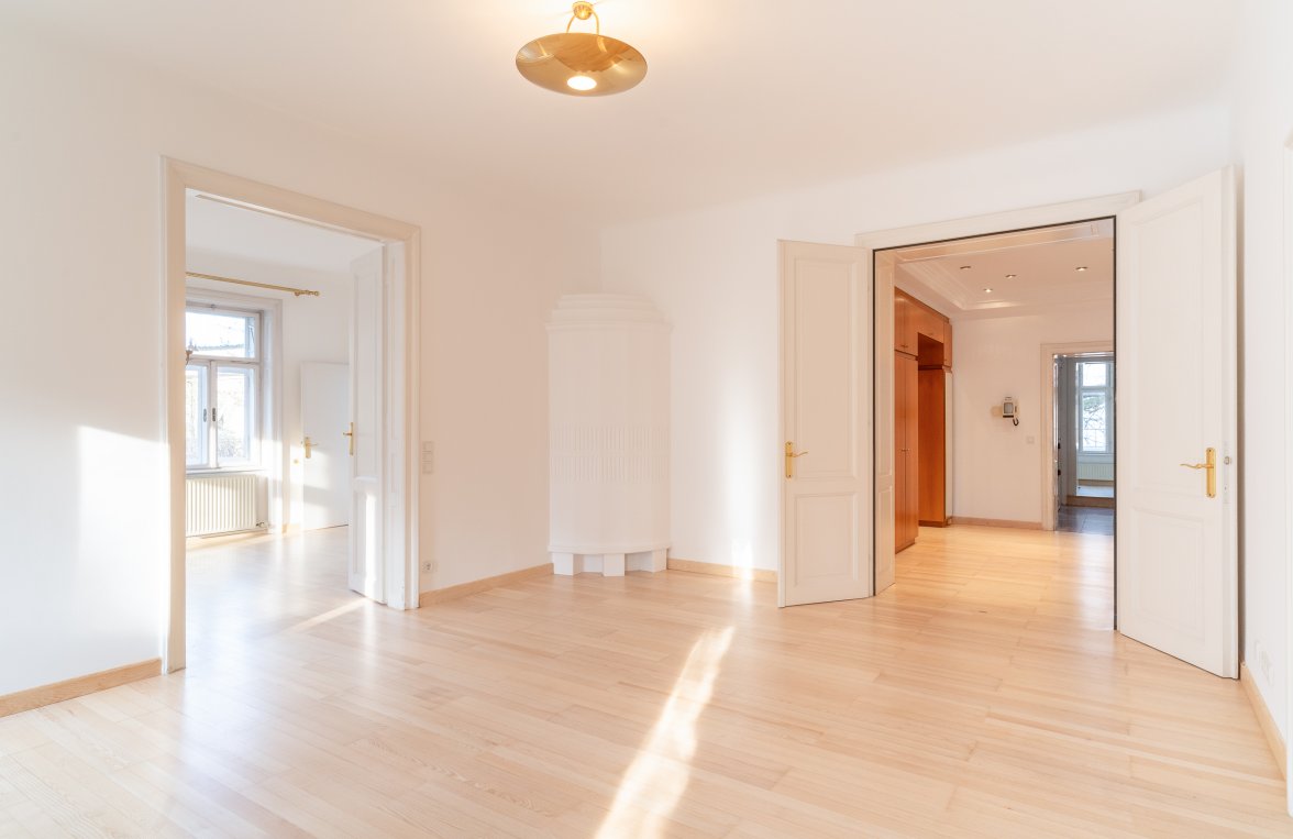 Immobilie in 5020 Salzburg - Altstadt: Ihr Logenplatz mit Festungsblick! Altbau Belle Etage in einer Ceconi-Villa - bild 1