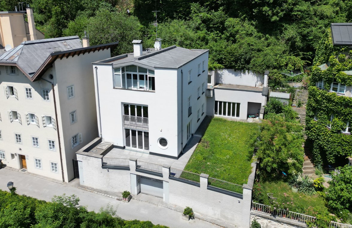 Property in 5020 Salzburg - Arenberg: For car lovers - Townhouse near Arenberg Castle with 14 underground parking spaces - picture 1