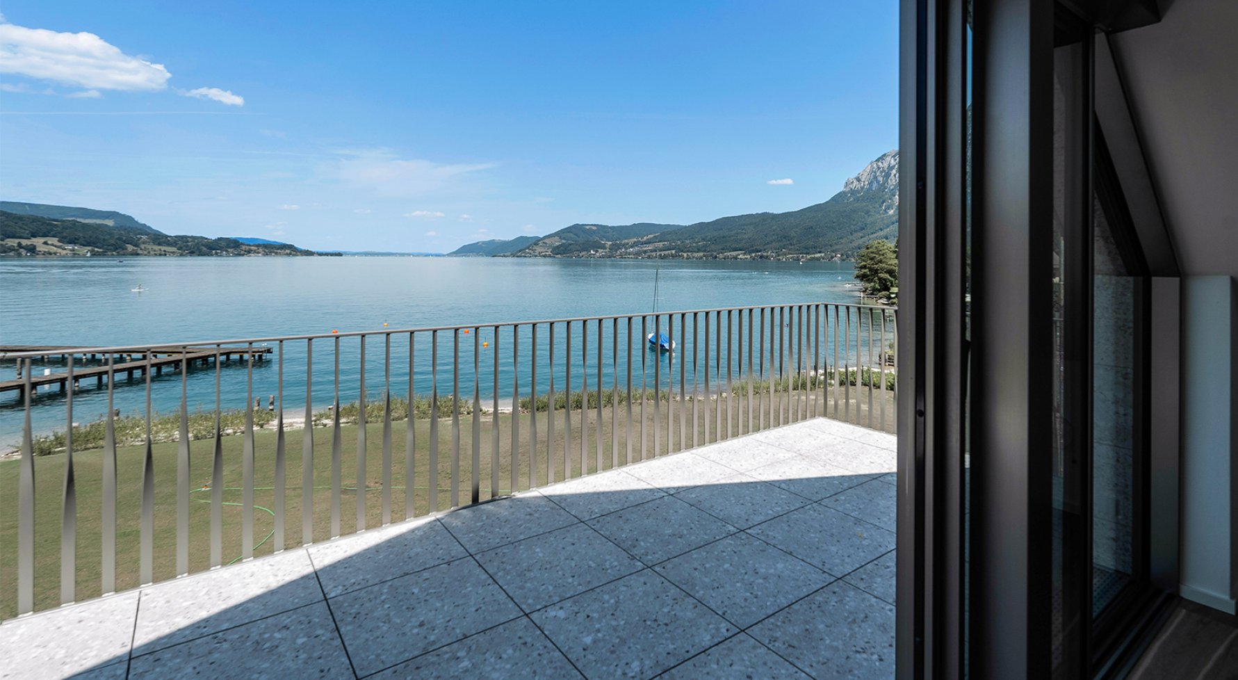 Immobilie in 4854 Attersee - Salzkammergut: Am See lebt es sich gut! Wohnen direkt am Attersee - bild 1