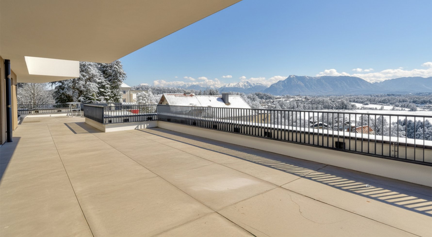 Immobilie in 5101 Salzburg - Bergheim: Glasfronten, die mit der Natur verschmelzen! Terrassentraum mit Weitblick - bild 1