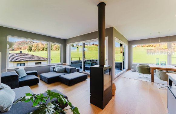 Property in 5161 Salzburg - Salzburger Seenland: Quiet countryside close to the city! Premium top-floor apartment at the grassland