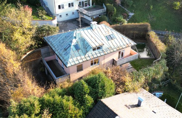Immobilie in 5061 Salzburg - Elsbethen: Festungsblick! Hanglage Aigen - sonniger 700m² Baugrund mit Altbestand
