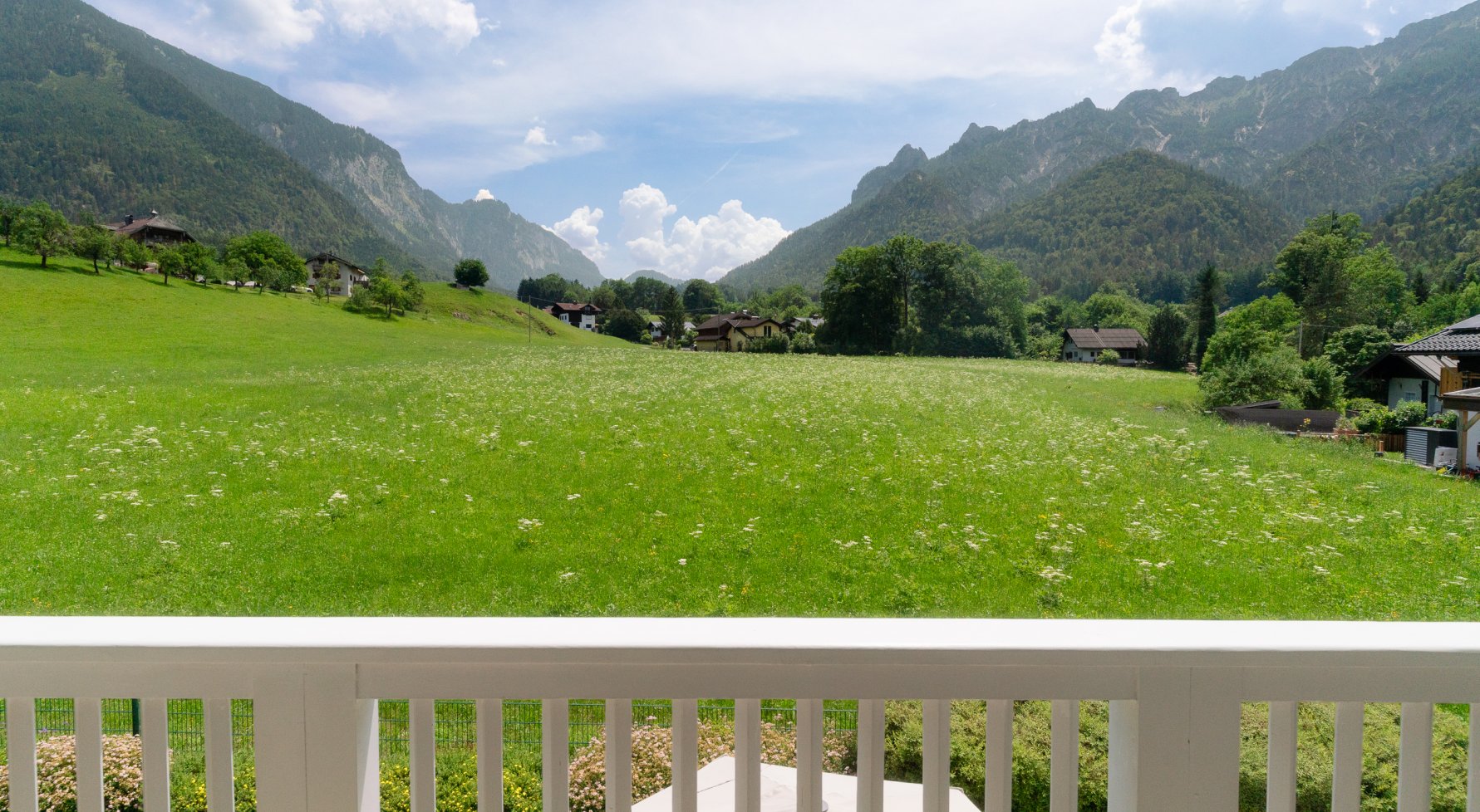 Immobilie in 5084 Salzburg - Großgmain: Wohnen  auf höchstem Niveau! Villa mit Einliegerwohnung und Wellnessbereich - bild 1