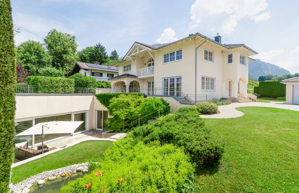 Immobilie in 5084 Salzburg - Großgmain: Wohnen  auf höchstem Niveau! Villa mit Einliegerwohnung und Wellnessbereich - bild 1