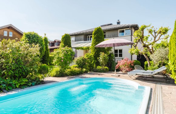 Property in 5411 Südlich von Salzburg - Oberalm: Your business. Your home. Family villa with office in Oberalm, near Salzburg