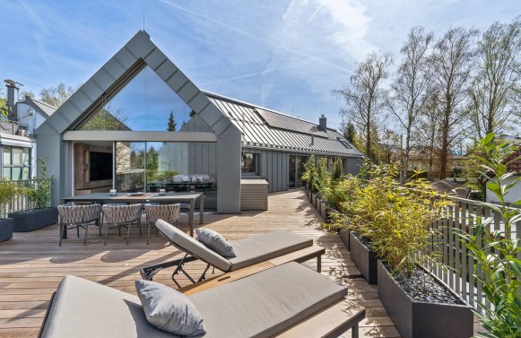Property in 5020 Salzburg Stadt: City hideaway right on the Glan! Exclusive living with 120 m² roof terrace