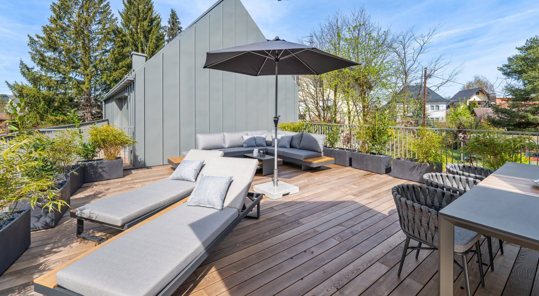 Property in 5020 Salzburg Stadt: City hideaway right on the Glan! Exclusive living with 120 m² roof terrace - picture 1