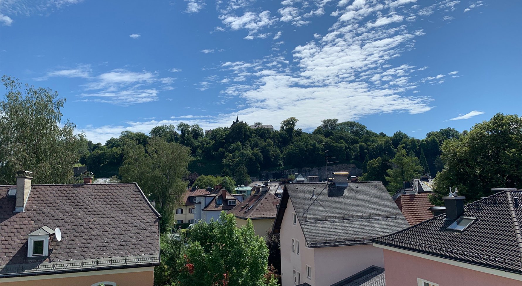 Property in 5020 Salzburg - Maxglan: Charming top floor flat with large balcony and Untersberg view - picture 1