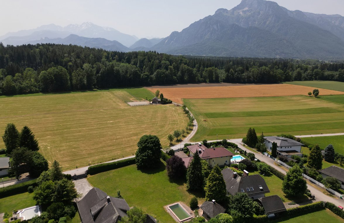 Property in 5020 Salzburg - Morzg: PREMIUM SALZBURG LOCATION!  VILLA WITH DIVINE GARDEN ON APPROX. 2,860 M² SITE - picture 4