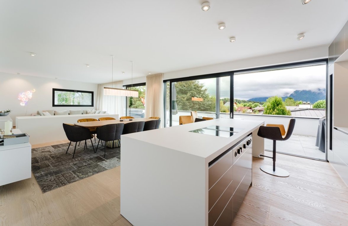 Property in 5020 Salzburg - Morzg: For golf and car enthusiasts! 215 m² penthouse with XL terrace and 8 garage spaces - picture 3