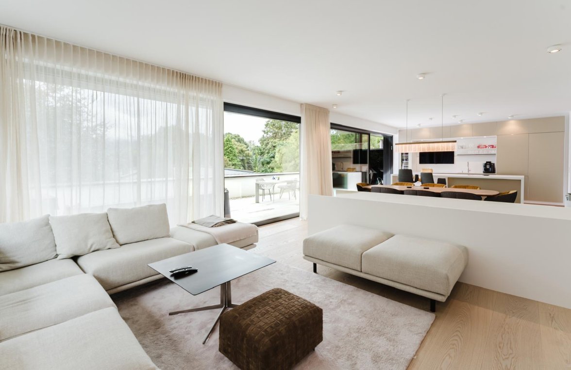 Property in 5020 Salzburg - Morzg: For golf and car enthusiasts! 215 m² penthouse with XL terrace and 8 garage spaces - picture 1