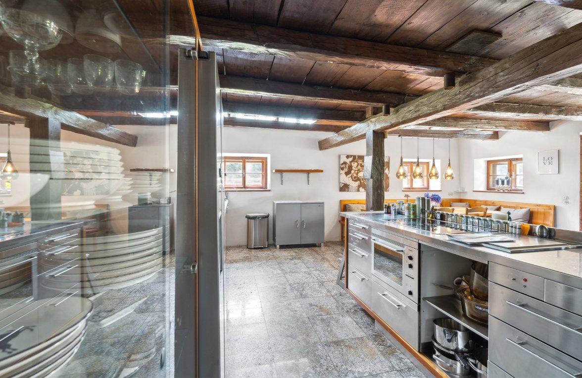 Immobilie in 5202 Salzburg - Neumarkt am Wallersee: Nähe Wallersee! Bauernhaus in absoluter Alleinlage - bild 2