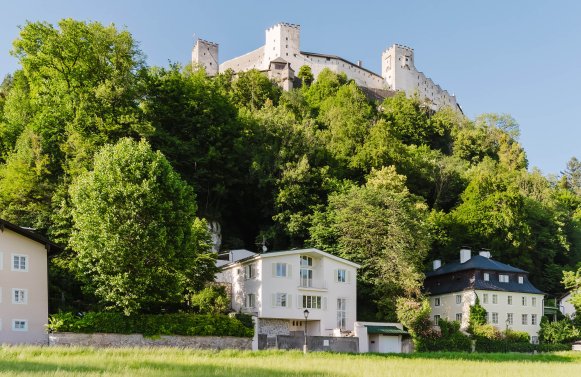 Immobilie in 5020 Salzburg - Nonntal: ARCHITEKTURGESCHICHTE UND WEITBLICK! Domizil am Fuße des Festungsberges