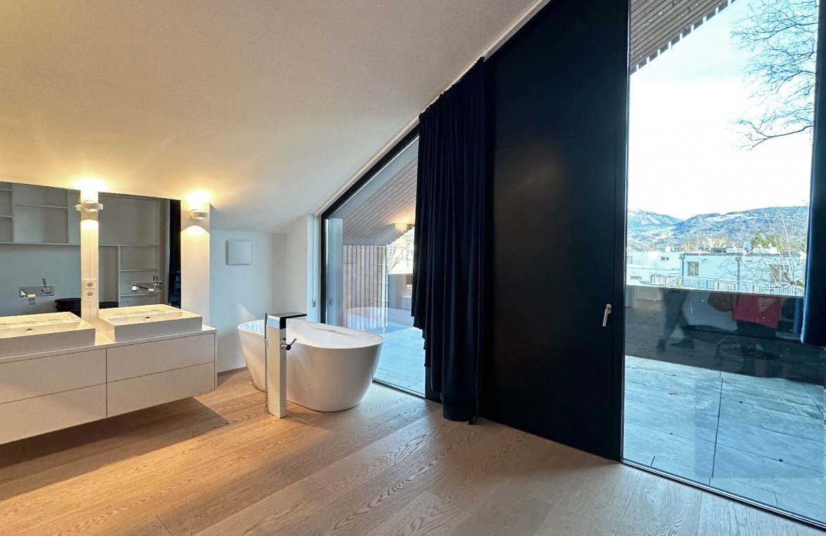 Property in 5020 Salzburg - Morzg: For car lovers! Penthouse maisonette with sun terrace and 8 garage spaces - picture 4