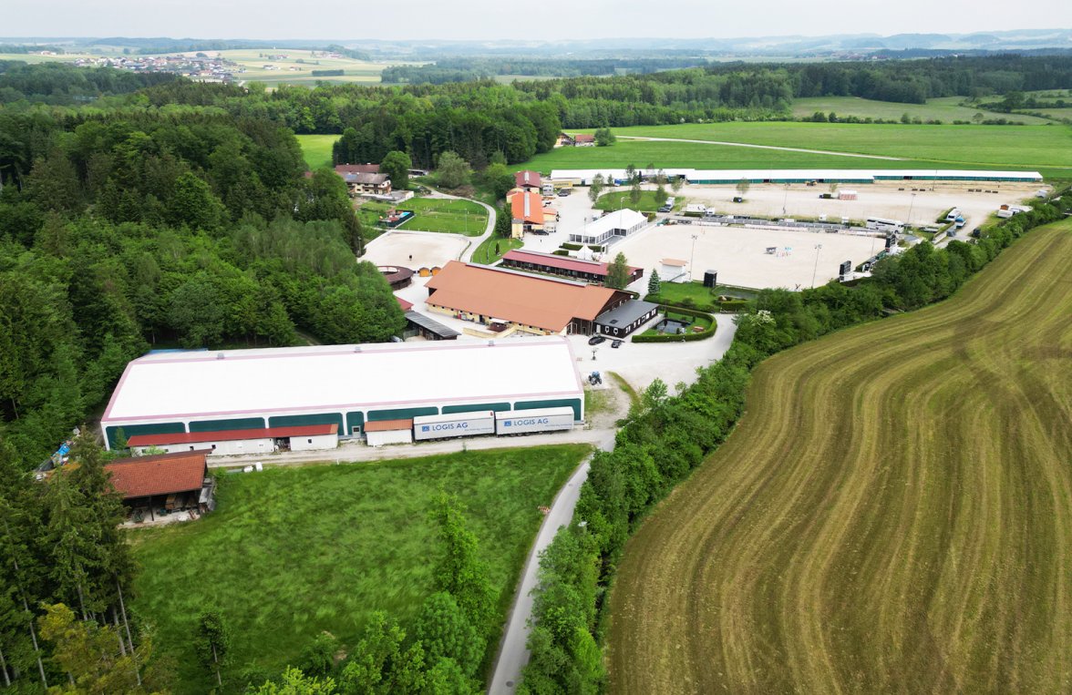 Property in 5112 Salzburg- Lamprechtshausen: INTERNATIONALLY RENOWNED TOURNAMENT FACILITY NORTH OF SALZBURG - picture 6