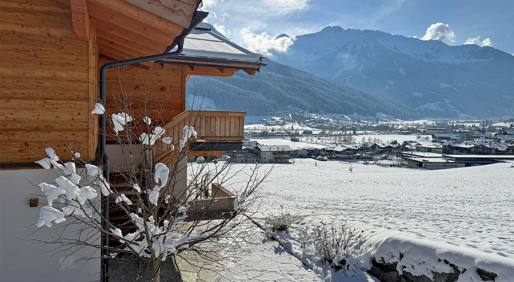 Immobilie in 5733 Salzburg - Pinzgau - Bramberg am Wildkogel: Ski-In Ski-Out! Chalet-Villa mit 3 Wohneinheiten direkt an der Skipiste - bild 1