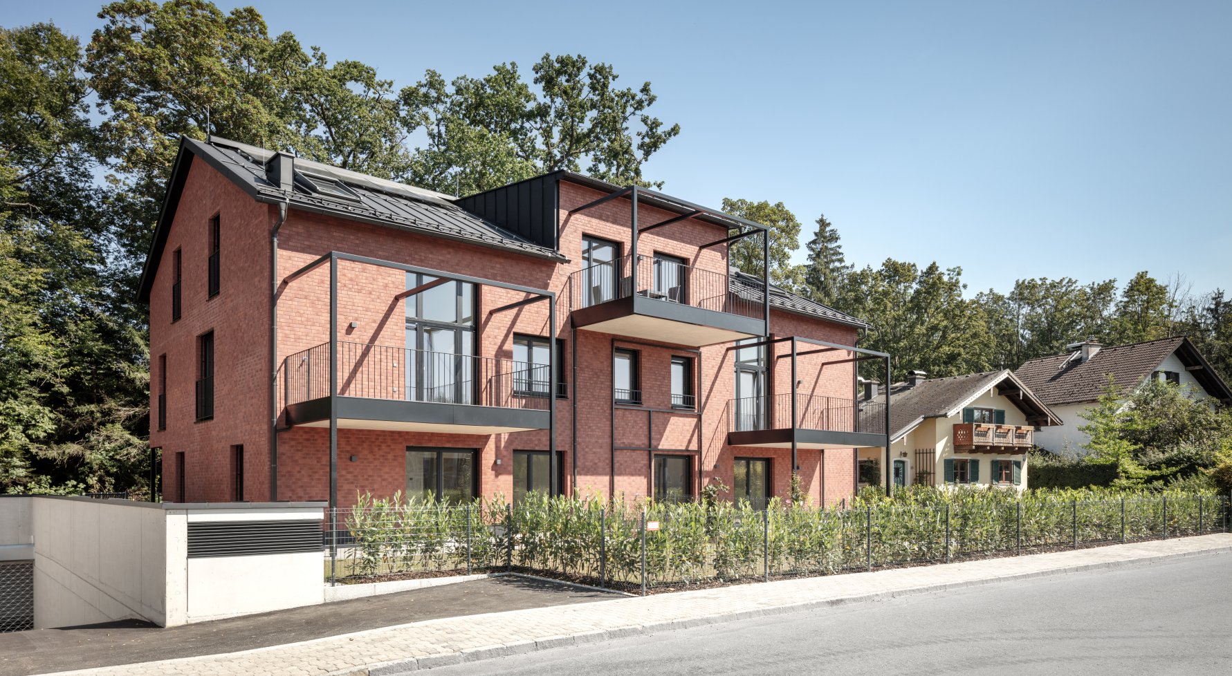 Property in 5071 Salzburg - Wals Siezenheim: Western outskirts! Commission-free 4-room maisonette on the outskirts of Salzburg - picture 1