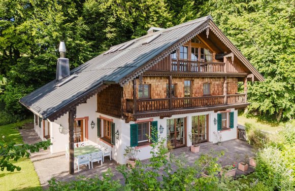 Immobilie in 5163 Salzburg - zwischen Obertrum und Mattsee: Ursprüngliches Bauernhaus mit Panoramablick über das Salzburger Alpenvorland