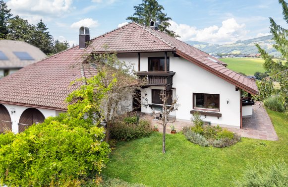 Immobilie in 5310 Salzkammergut - Mondsee: Klassisch schön! Landhausvilla mit MONDSEEBLICK!