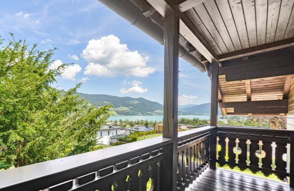 Property in 5310 Salzkammergut - Mondsee: COUNTRY HOUSE VILLA WITH LAKE VIEW! Living with a view at Höribachhof