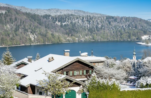 Property in 5340 Salzkammergut - Wolfgangsee - St. Gilgen: So close to the LAKE! Country house villa in St. Gilgen on Lake Wolfgangsee