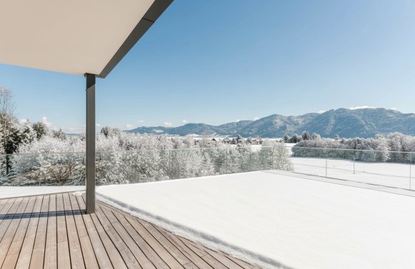 Property in 4865 Salzkammergut - Attersee - Parschallen am Attersee: Lake glamour & sunshine! A dream home on the turquoise-blue Attersee