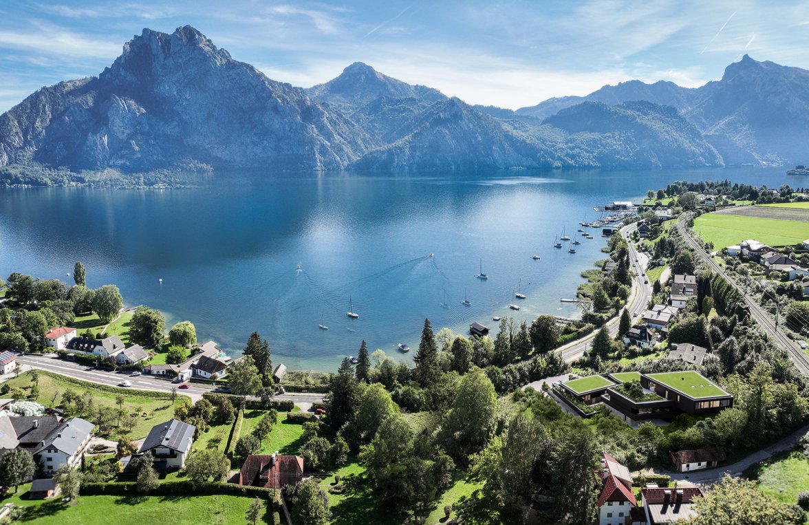 Nemovitosti v 4801 Salzkammergut - Traunkirchen am Traunsee: Jezerní pocit par excellence!  Zahradní mezonet u jezera Traunsee se soukromým koupalištěm - obrázek 1