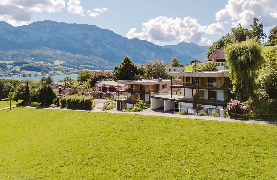 Nemovitosti v 4865 Salzkammergut - Attersee - Parschallen am Attersee: Dorazil! Moderní zahradní byt u tyrkysově modrého jezera Attersee - obrázek 1