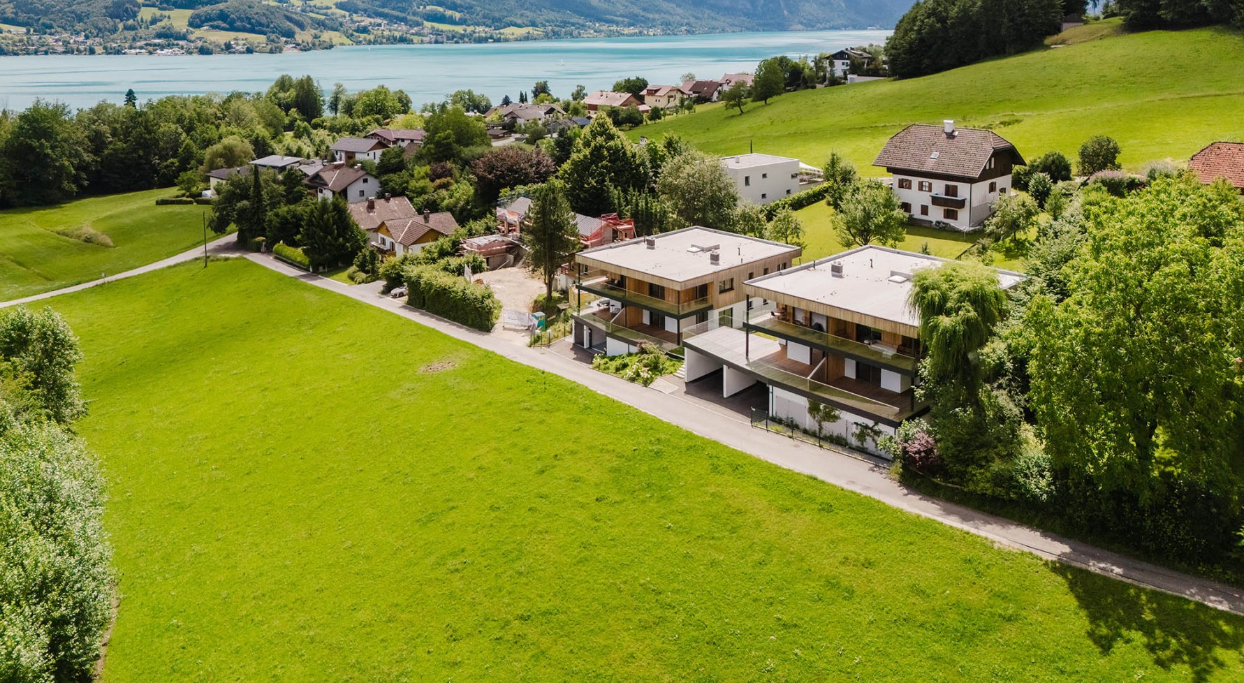 Nemovitosti v 4865 Salzkammergut - Attersee - Parschallen am Attersee: Dorazil! Moderní zahradní byt u tyrkysově modrého jezera Attersee - obrázek 1