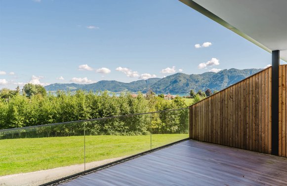 Immobilie in 4865 Salzkammergut - Attersee - Parschallen am Attersee: Fernblick! Gartenwohnung am zauberhaften Attersee